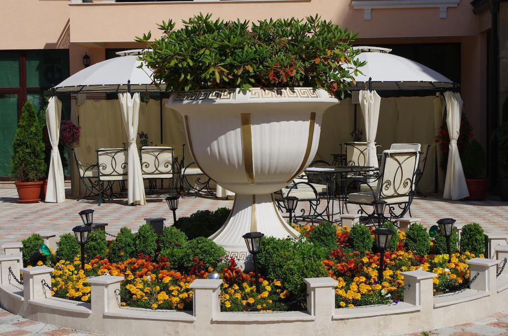 Anastasia Boutique Aparthotel Sofia Exterior photo